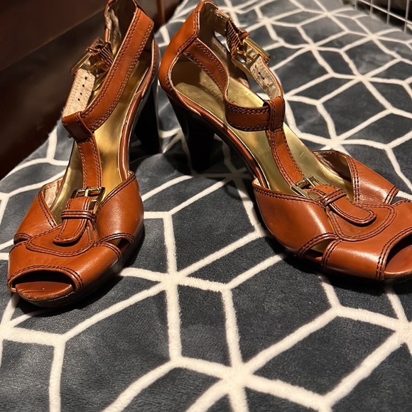 Michael Kors Heels size 10W - Picture 3 of 4